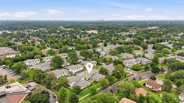 124 Fairlane Court D, Bloomingdale, IL 60108