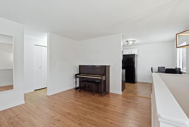 124 Fairlane Court D, Bloomingdale, IL 60108
