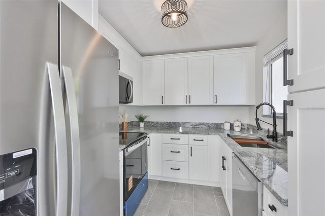 6412 ROCKPOINTE DRIVE, Tampa, FL 33634