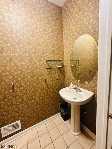 1 Silcox Pl, Franklin Twp., NJ 08873