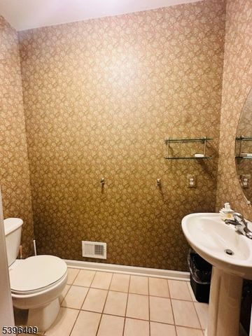 1 Silcox Pl, Franklin Twp., NJ 08873