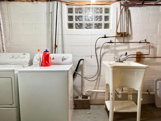 2631 Liberty Road, Norton Shores City, MI 49441