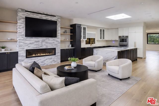 123 S Kilkea Drive, Los Angeles, CA 90048