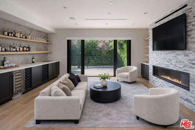 123 S Kilkea Drive, Los Angeles, CA 90048