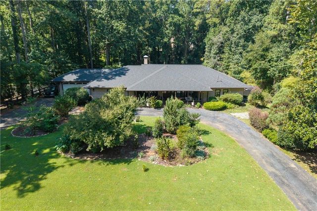 8180 Innsbruck Drive, Sandy Springs, GA 30350