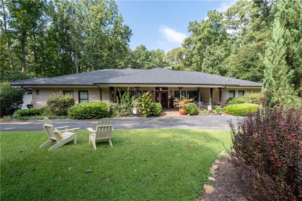 8180 Innsbruck Drive, Sandy Springs, GA 30350