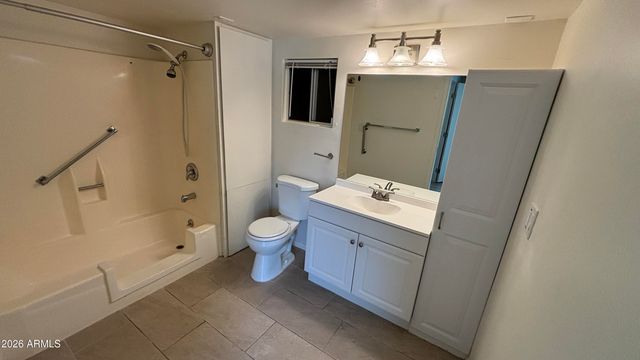 10606 W OAKMONT Drive, Sun City, AZ 85351