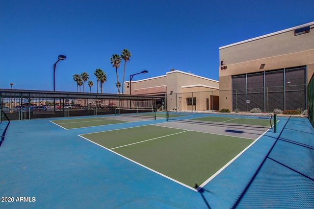 10606 W OAKMONT Drive, Sun City, AZ 85351