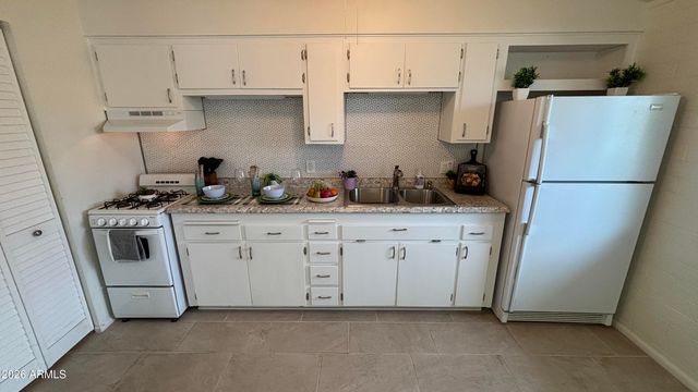 10606 W OAKMONT Drive, Sun City, AZ 85351
