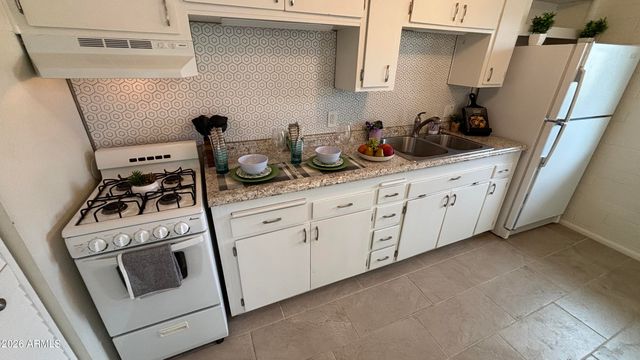 10606 W OAKMONT Drive, Sun City, AZ 85351