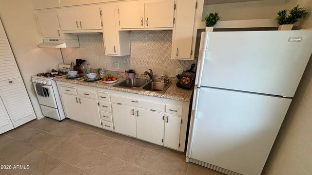 10606 W OAKMONT Drive, Sun City, AZ 85351