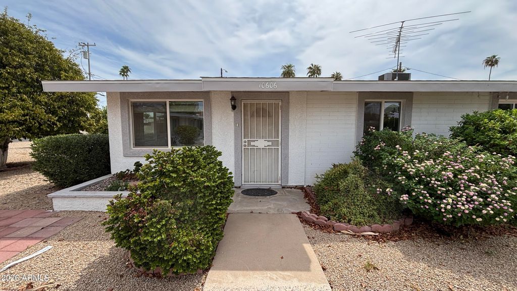 10606 W OAKMONT Drive, Sun City, AZ 85351