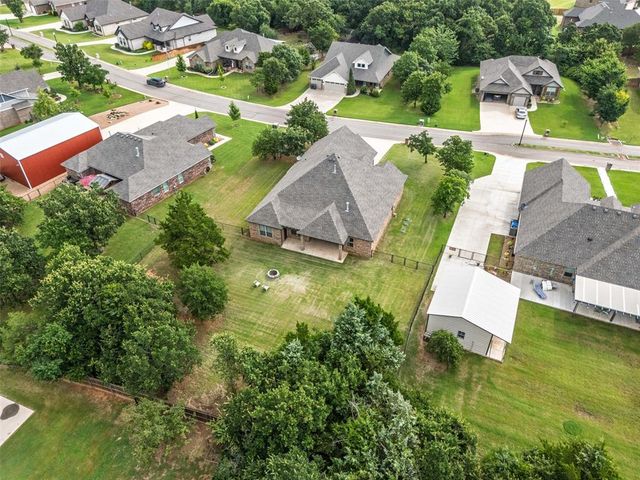 9015 Tall Oaks Drive, Guthrie, OK 73044