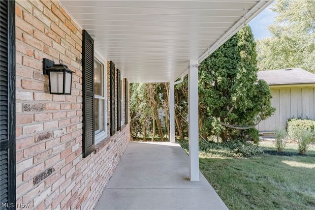 15133 Dogwood Circle, Middleburg Heights, OH 44130