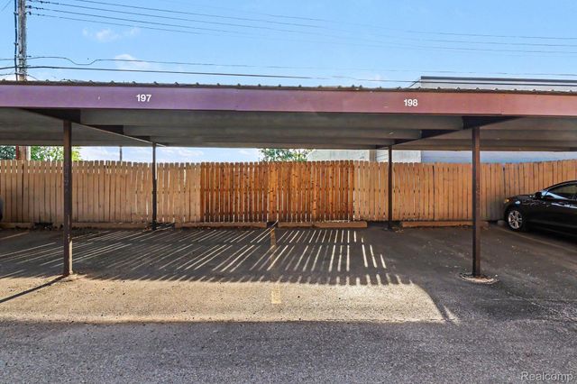 2440 Parmenter Boulevard 204, Royal Oak, MI 48073