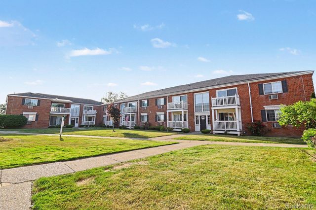 2440 Parmenter Boulevard 204, Royal Oak, MI 48073