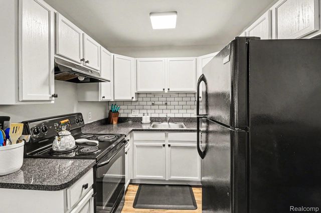 2440 Parmenter Boulevard 204, Royal Oak, MI 48073