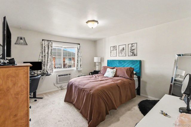 2440 Parmenter Boulevard 204, Royal Oak, MI 48073