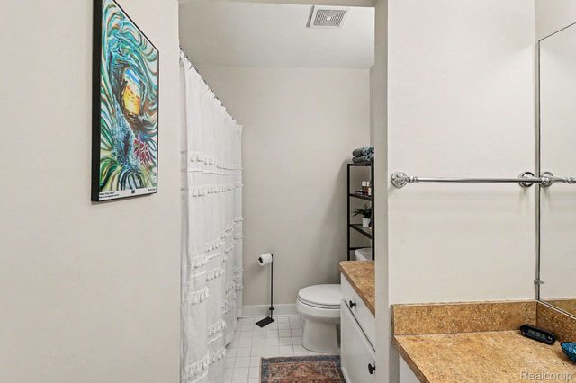 2440 Parmenter Boulevard 204, Royal Oak, MI 48073