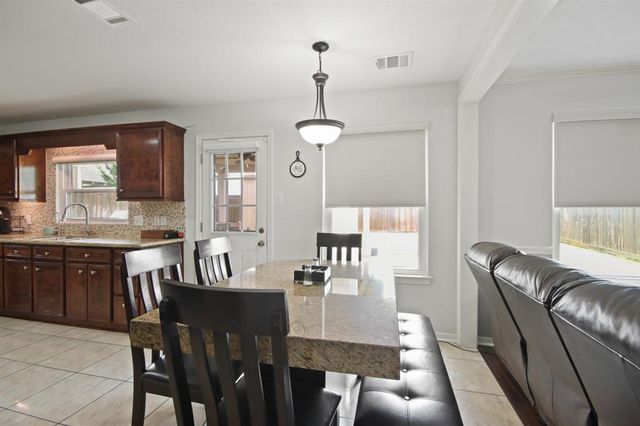 1202 Fairlane Square, Channelview, TX 77530