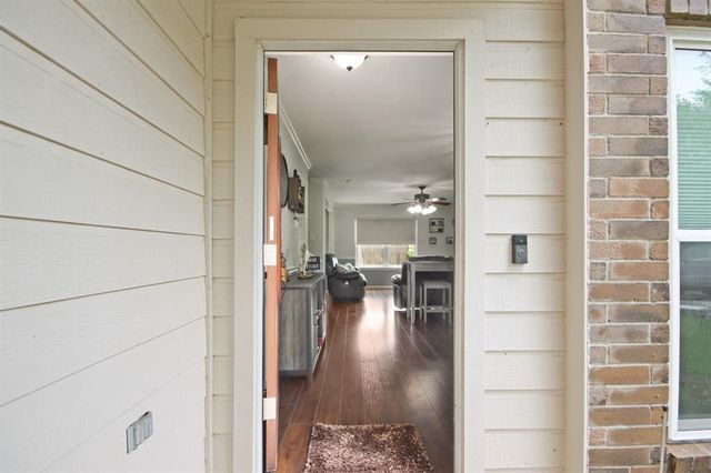1202 Fairlane Square, Channelview, TX 77530