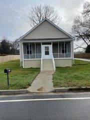 1605 Broad Street, Conyers, GA 30012