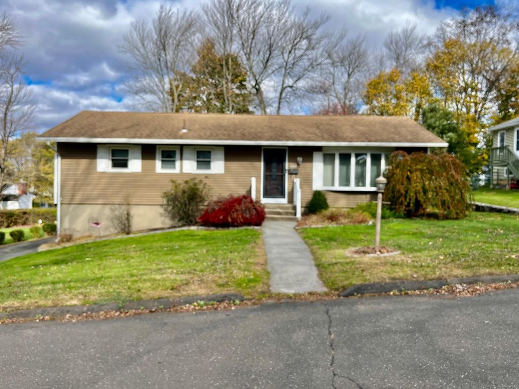 124 Plainfield Drive, Watertown, CT 06779