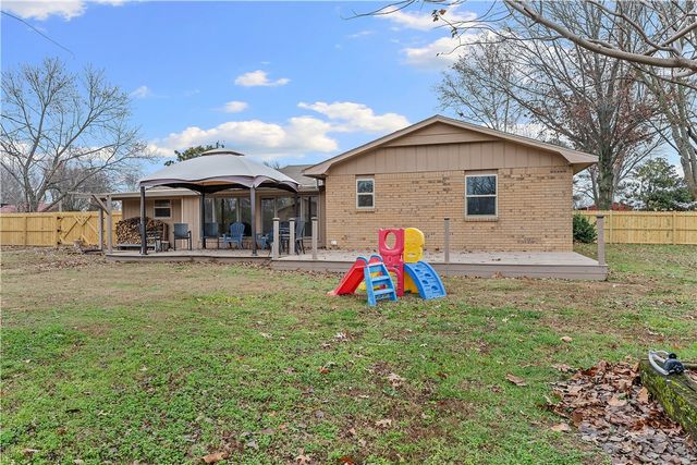 1710 Mayflower Road, Bentonville, AR 72713