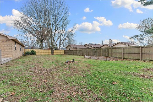 1710 Mayflower Road, Bentonville, AR 72713