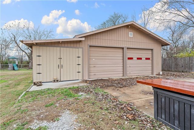 1710 Mayflower Road, Bentonville, AR 72713