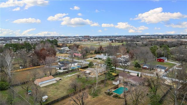 1710 Mayflower Road, Bentonville, AR 72713