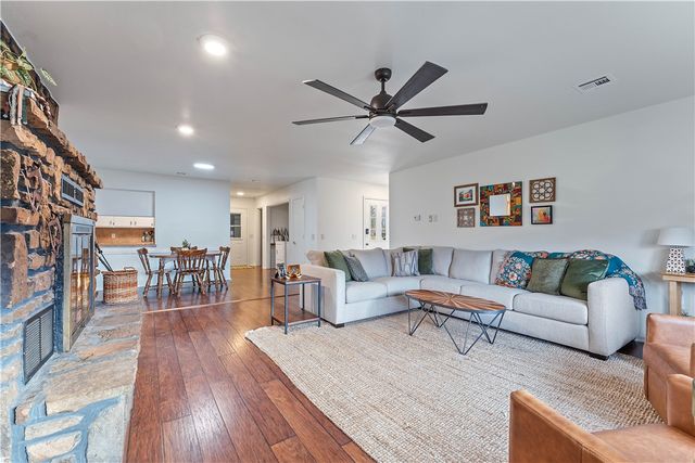 1710 Mayflower Road, Bentonville, AR 72713