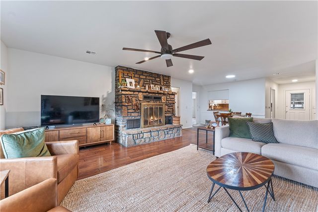 1710 Mayflower Road, Bentonville, AR 72713