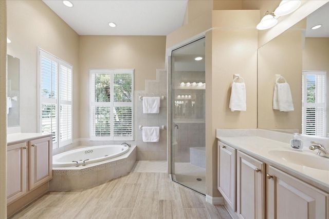 10010 CHERRY HILLS AVENUE CIRCLE, Bradenton, FL 34202
