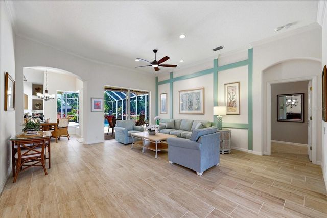 10010 CHERRY HILLS AVENUE CIRCLE, Bradenton, FL 34202