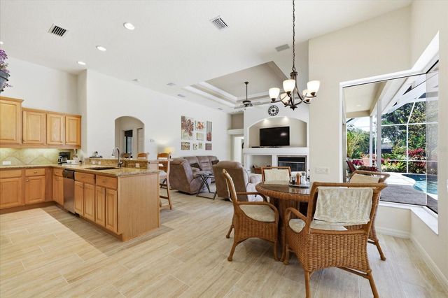 10010 CHERRY HILLS AVENUE CIRCLE, Bradenton, FL 34202