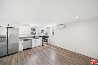 1267 Vin Scully Avenue 1/2, Los Angeles, CA 90026