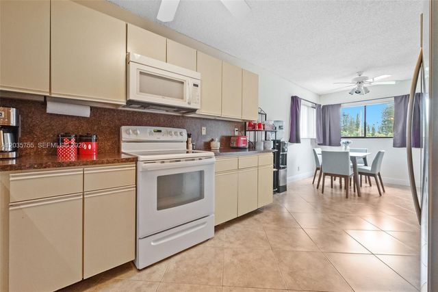 5598 Witney Dr 214, Delray Beach, FL 33484