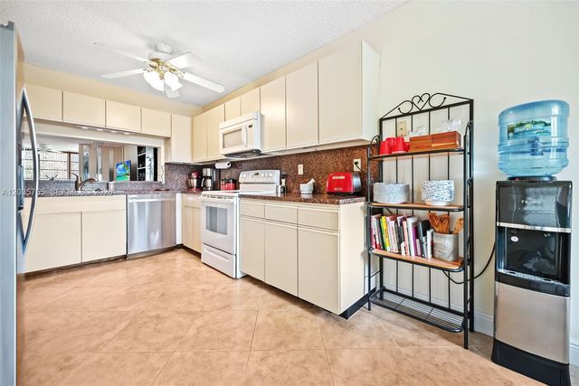 5598 Witney Dr 214, Delray Beach, FL 33484