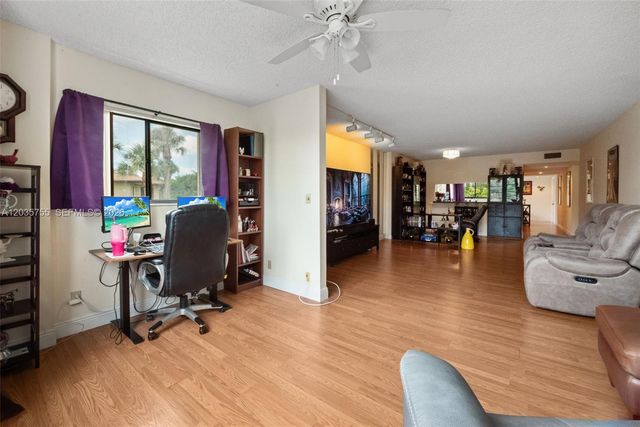 5598 Witney Dr 214, Delray Beach, FL 33484
