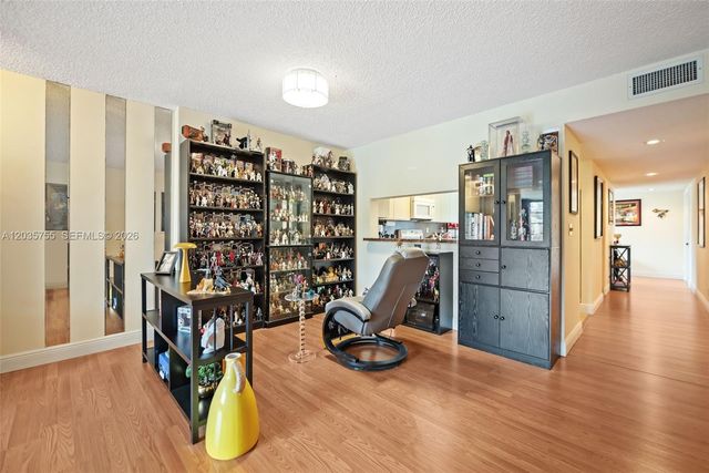 5598 Witney Dr 214, Delray Beach, FL 33484