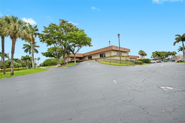 5598 Witney Dr 214, Delray Beach, FL 33484