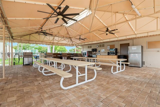 5598 Witney Dr 214, Delray Beach, FL 33484