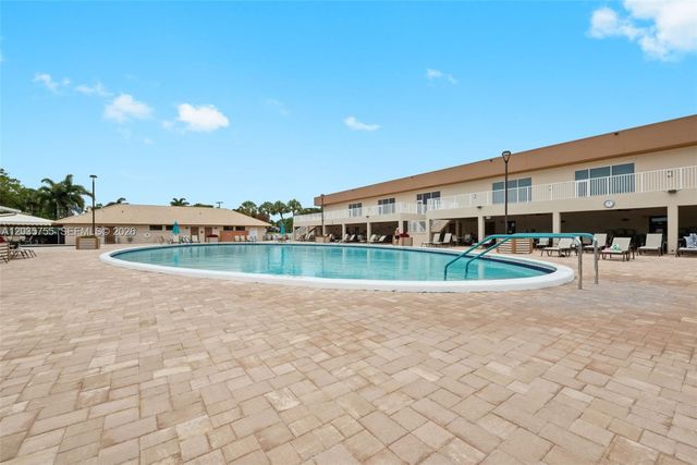 5598 Witney Dr 214, Delray Beach, FL 33484