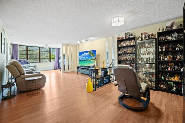5598 Witney Dr 214, Delray Beach, FL 33484