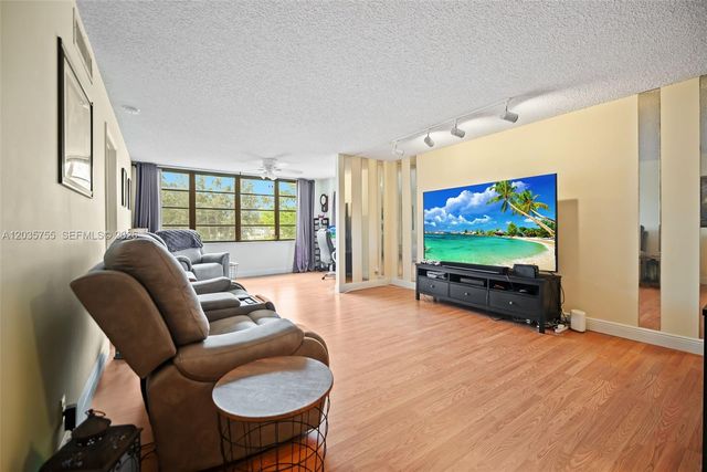 5598 Witney Dr 214, Delray Beach, FL 33484