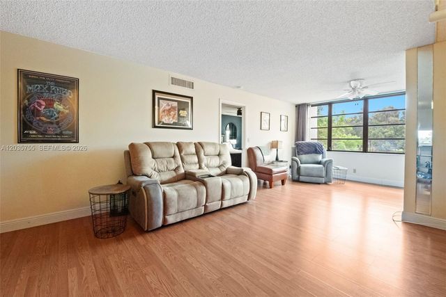 5598 Witney Dr 214, Delray Beach, FL 33484