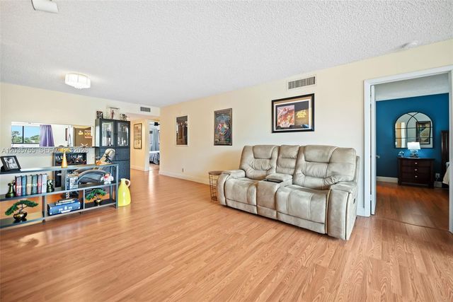 5598 Witney Dr 214, Delray Beach, FL 33484