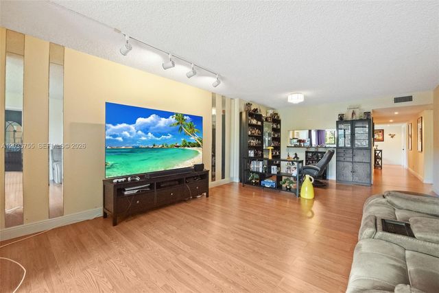5598 Witney Dr 214, Delray Beach, FL 33484