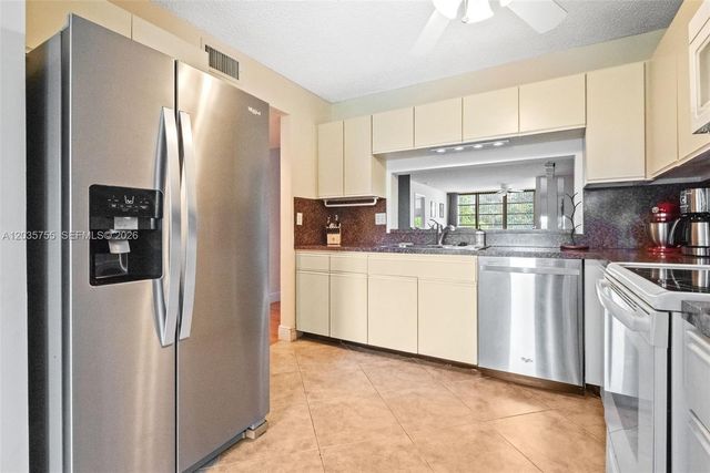5598 Witney Dr 214, Delray Beach, FL 33484